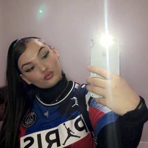 Meet your Posher, Adrianna